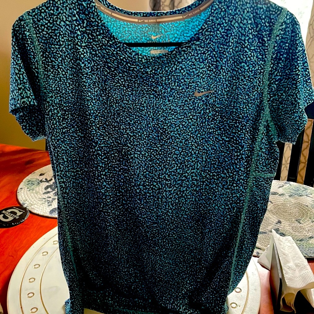 Nike Sri-fit running t-shirt size medium